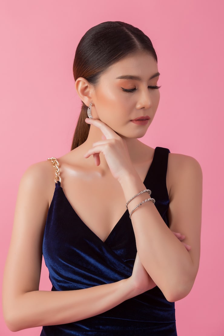 A timeless guide to selecting jewellery for all occasions.