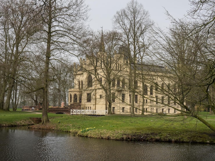 Discovering the Beautiful Grounds of Chatsworth Estate