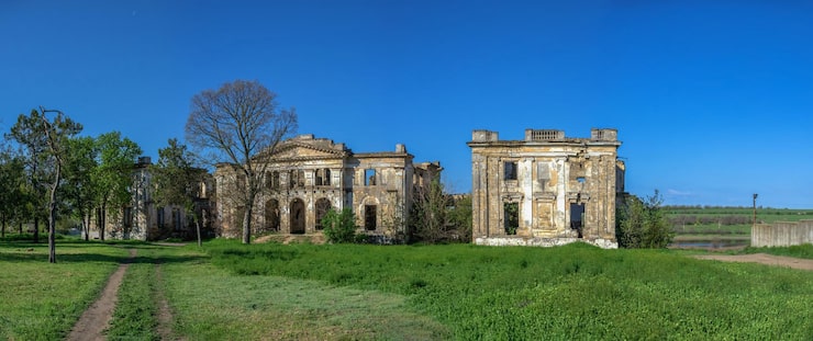 Discovering the Beautiful Grounds of Chatsworth Estate