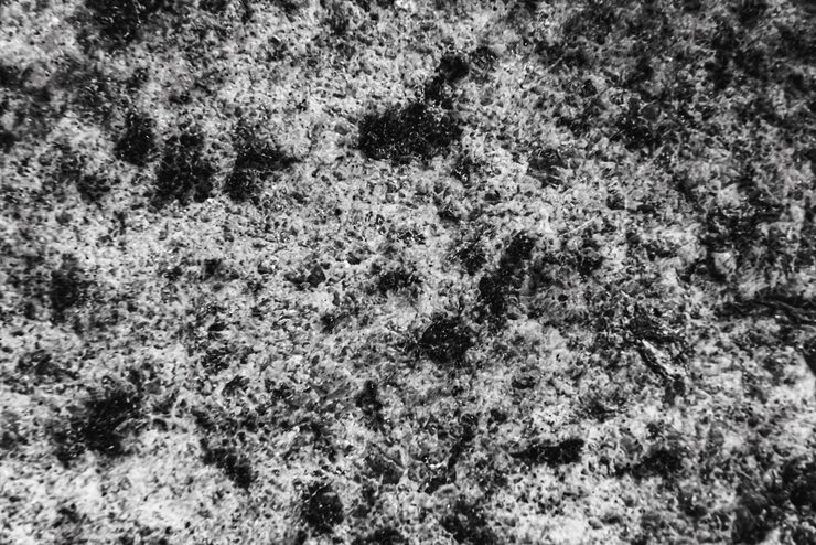 Removing mould from a paddling pool after winter storage